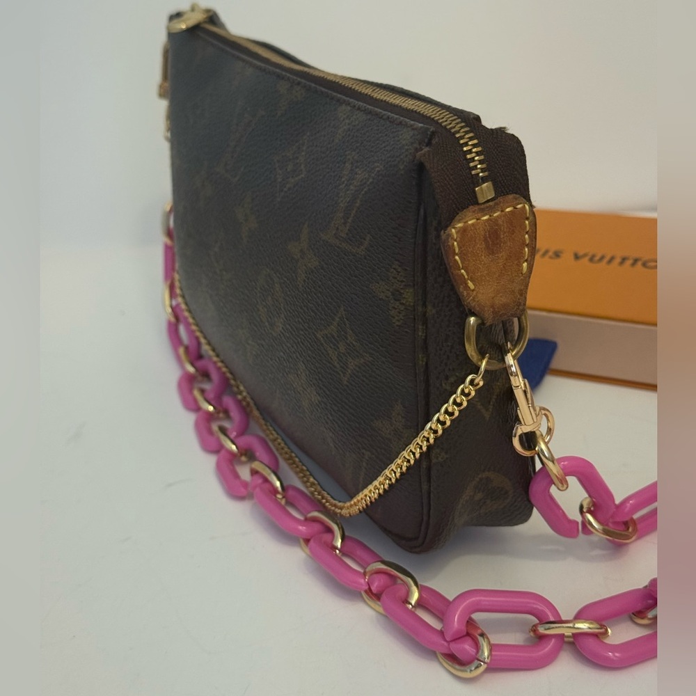 🎊SOLD🎊Louis Vuitton Pochette Accessorie 🌟 - Picture 11 of 12